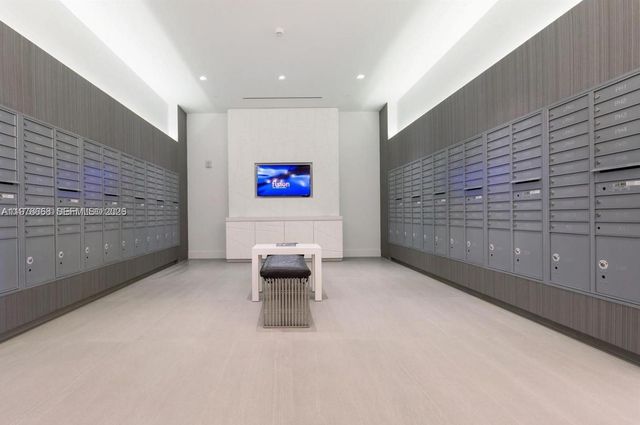 17111 Biscayne Blvd 408, North Miami Beach, FL 33160