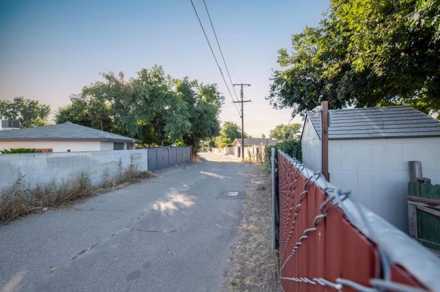 1918 N Weber Avenue, Fresno, CA 93705