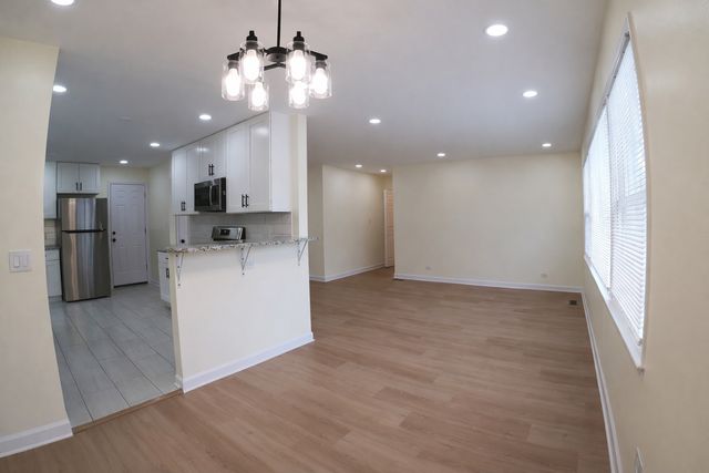 8017 W Churchill Avenue 1, Niles, IL 60714