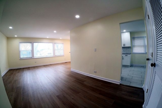 8017 W Churchill Avenue 1, Niles, IL 60714