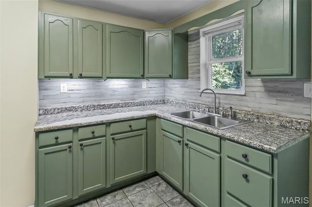 305 Vineyard, Hardin, IL 62047