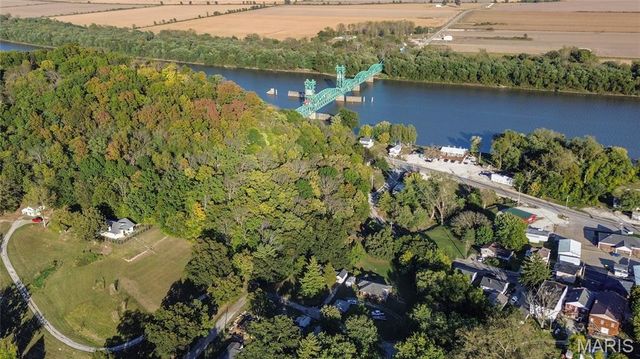 305 Vineyard, Hardin, IL 62047