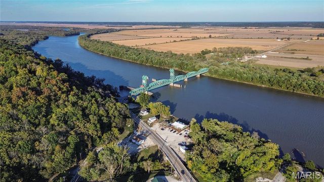 305 Vineyard, Hardin, IL 62047