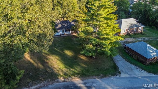 305 Vineyard, Hardin, IL 62047