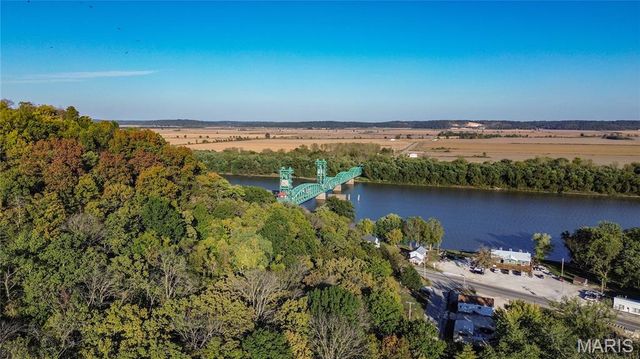 305 Vineyard, Hardin, IL 62047