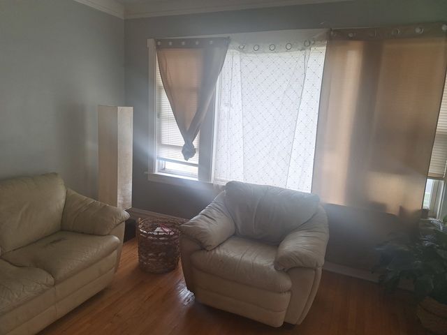 9351 S Manistee Avenue, Chicago, IL 60617