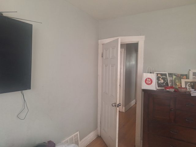9351 S Manistee Avenue, Chicago, IL 60617