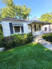 19716 Kenosha Street, Harper Woods, MI 48225