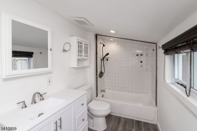 105 Dupont Ave, Hopatcong Boro, NJ 07843