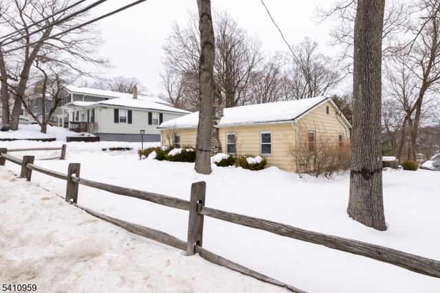 105 Dupont Ave, Hopatcong Boro, NJ 07843