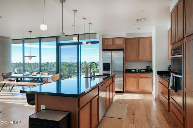 208 W PORTLAND Street 460, Phoenix, AZ 85003