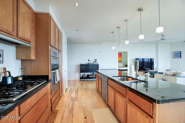 208 W PORTLAND Street 460, Phoenix, AZ 85003