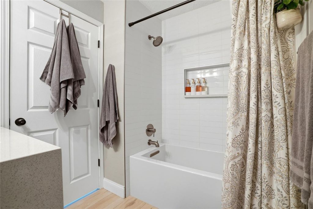 Image 11 of property listing at 6052 114TH AVENUE N, Pinellas Park, FL 33782