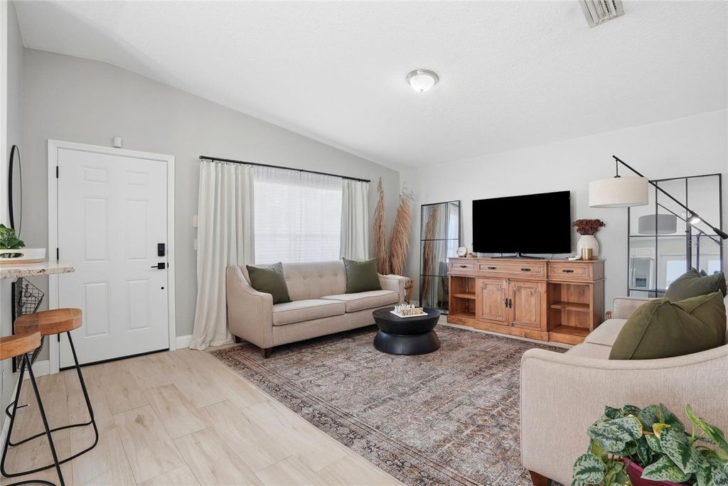 Image 15 of property listing at 6052 114TH AVENUE N, Pinellas Park, FL 33782