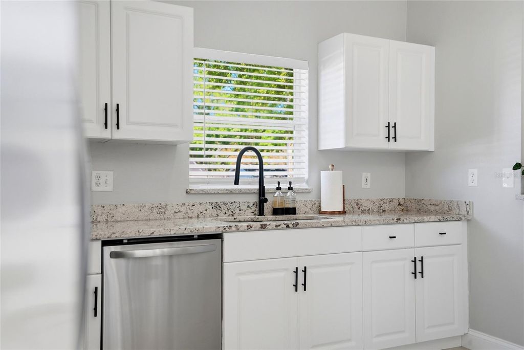 Image 25 of property listing at 6052 114TH AVENUE N, Pinellas Park, FL 33782