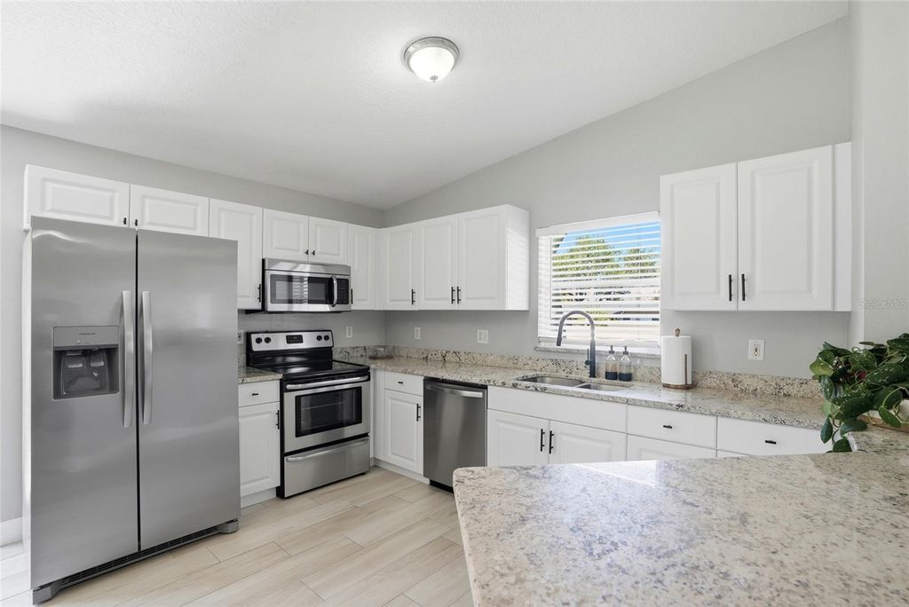 Image 4 of property listing at 6052 114TH AVENUE N, Pinellas Park, FL 33782