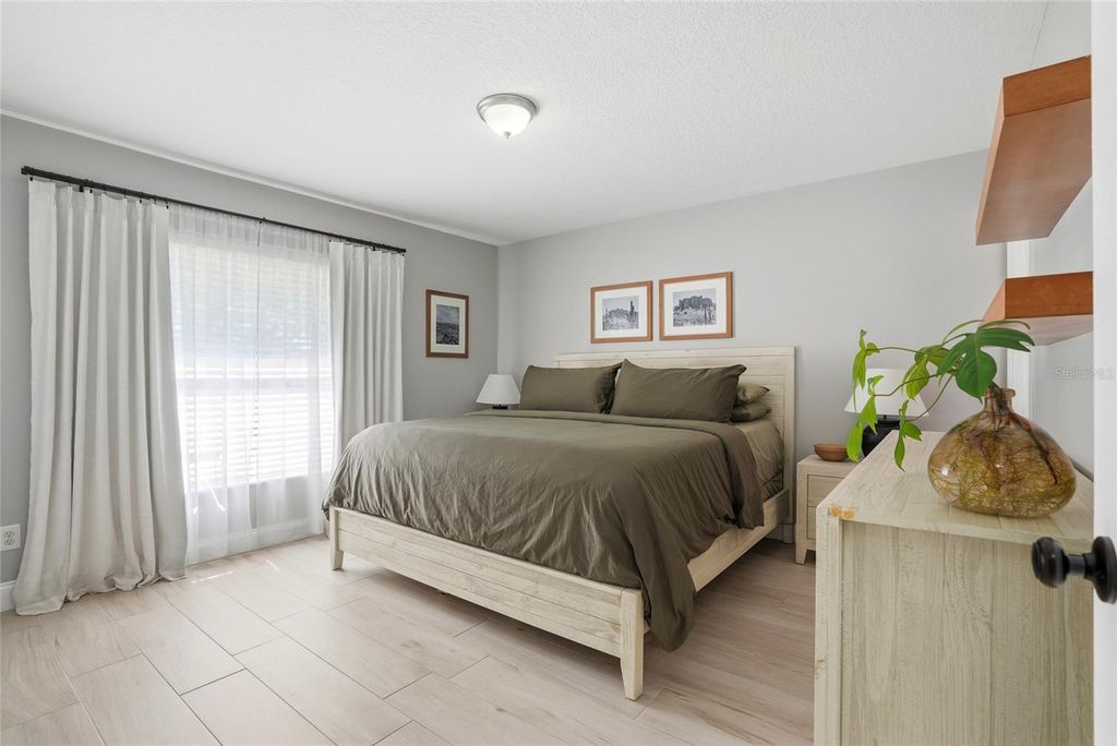 Image 5 of property listing at 6052 114TH AVENUE N, Pinellas Park, FL 33782