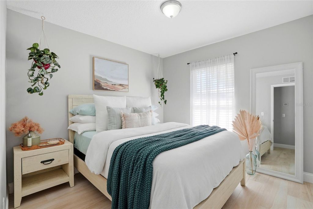 Image 7 of property listing at 6052 114TH AVENUE N, Pinellas Park, FL 33782