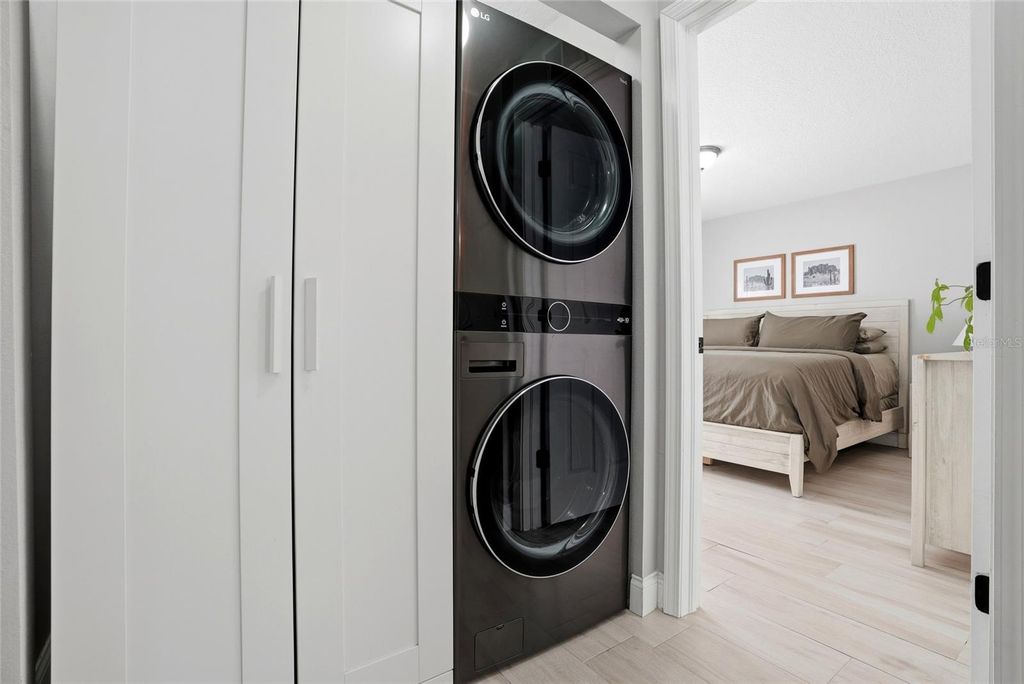 Image 9 of property listing at 6052 114TH AVENUE N, Pinellas Park, FL 33782