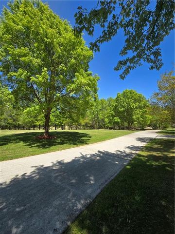 866 Lee Byrd Road, Loganville, GA 30052