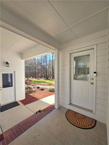 866 Lee Byrd Road, Loganville, GA 30052