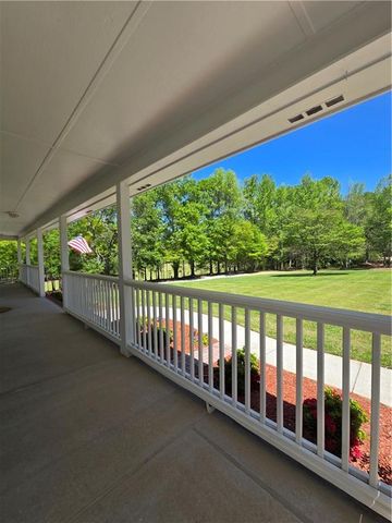 866 Lee Byrd Road, Loganville, GA 30052