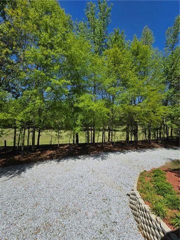 866 Lee Byrd Road, Loganville, GA 30052