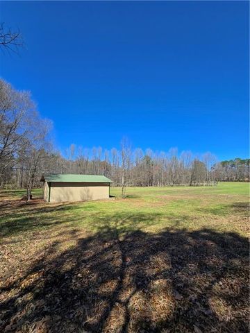 866 Lee Byrd Road, Loganville, GA 30052