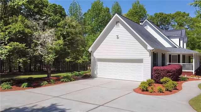 866 Lee Byrd Road, Loganville, GA 30052