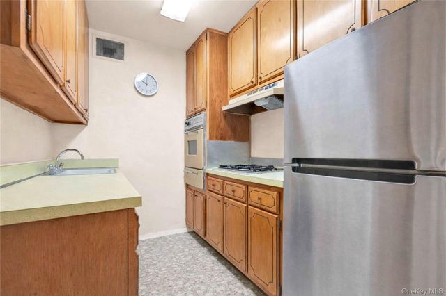 66-36 Yellowstone Boulevard A10, Forest Hills, NY 11375