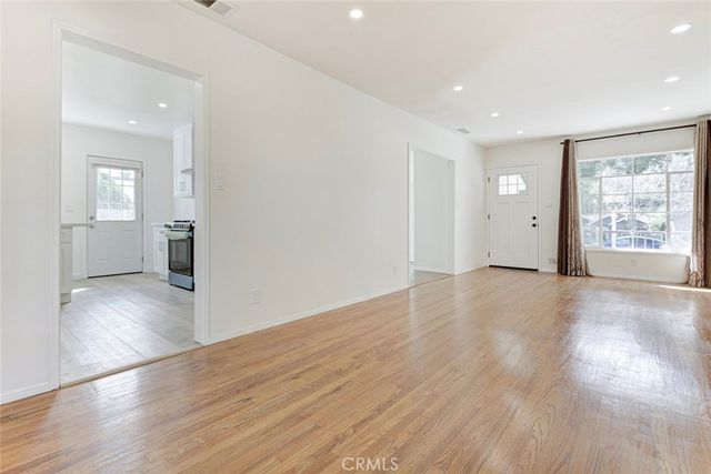 3055 Sycamore Avenue, La Crescenta, CA 91214