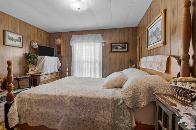 818 S Eastown Manor, Elkhorn, WI 53121