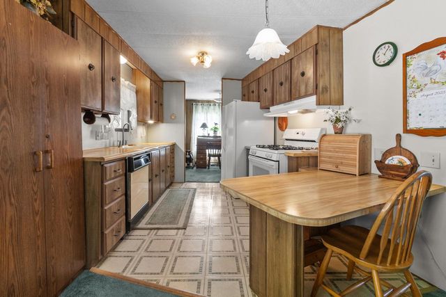 818 S Eastown Manor, Elkhorn, WI 53121