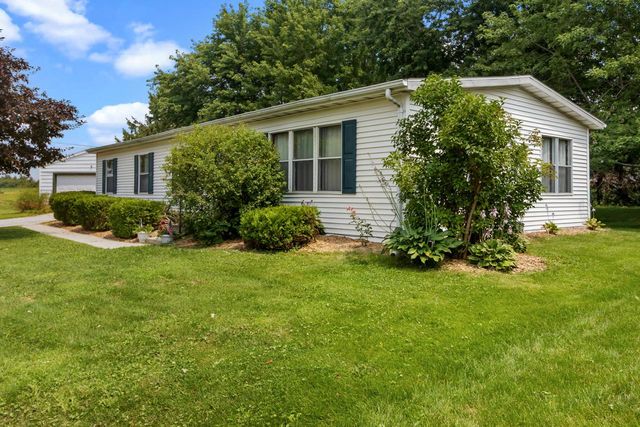 818 S Eastown Manor, Elkhorn, WI 53121