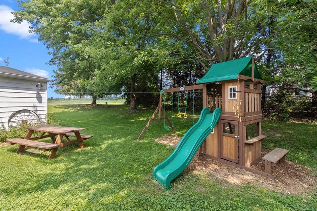 818 S Eastown Manor, Elkhorn, WI 53121