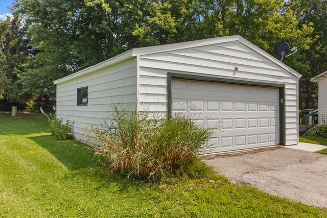 818 S Eastown Manor, Elkhorn, WI 53121