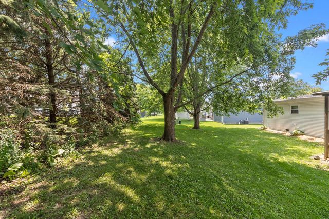 818 S Eastown Manor, Elkhorn, WI 53121