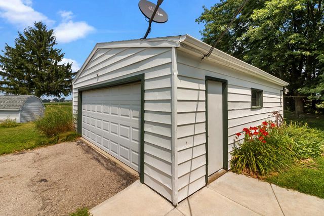 818 S Eastown Manor, Elkhorn, WI 53121