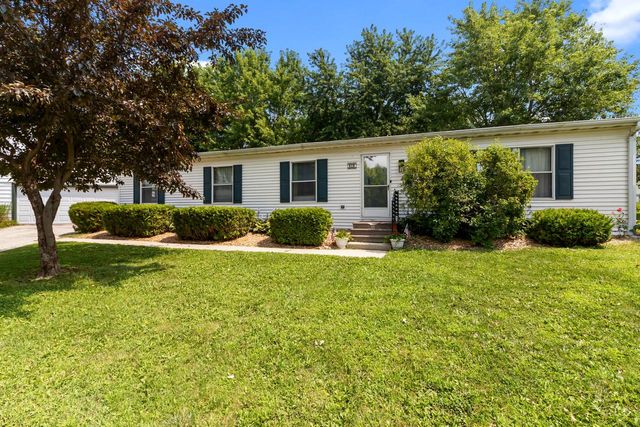 818 S Eastown Manor, Elkhorn, WI 53121