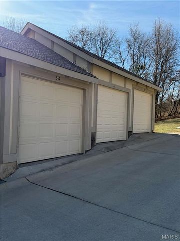 2244 Canyonlands Drive D, Maryland Heights, MO 63043