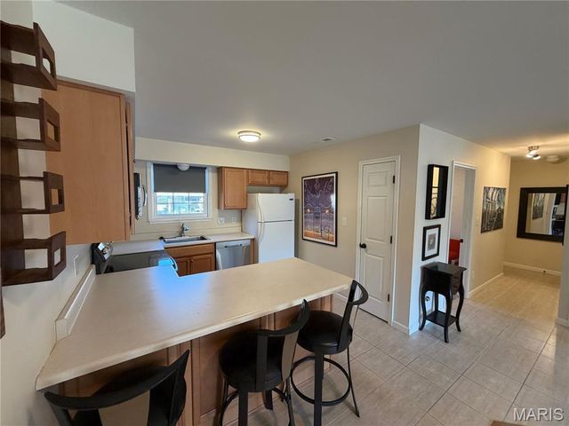 2244 Canyonlands Drive D, Maryland Heights, MO 63043