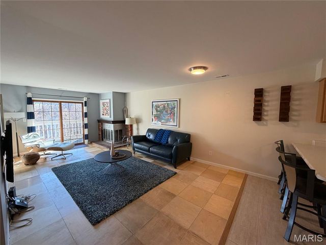 2244 Canyonlands Drive D, Maryland Heights, MO 63043