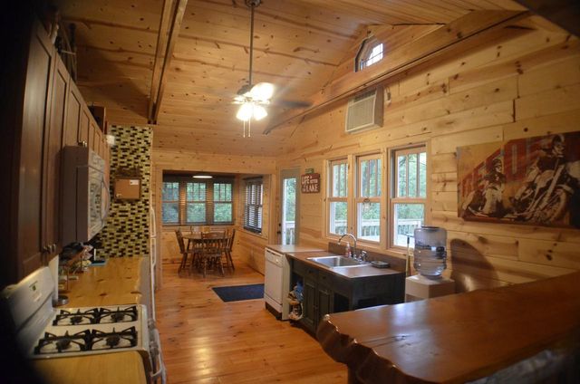 136 Hickory Nut Lane, Edgerton, WI 53534