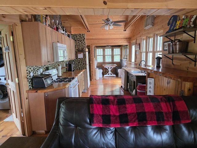 136 Hickory Nut Lane, Edgerton, WI 53534