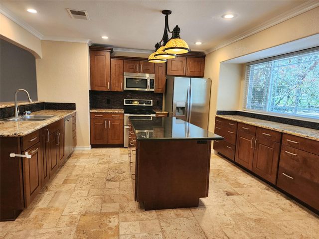 817 Willow Creek CIR, San Marcos, TX 78666