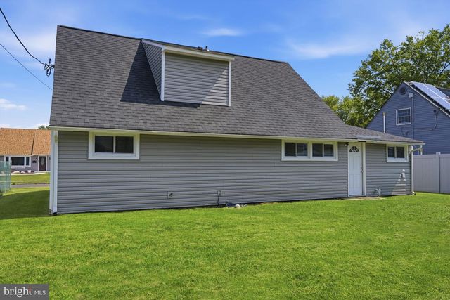 47 MINTLEAF RD, Levittown, PA 19056
