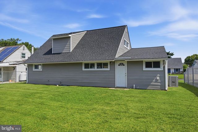47 MINTLEAF RD, Levittown, PA 19056