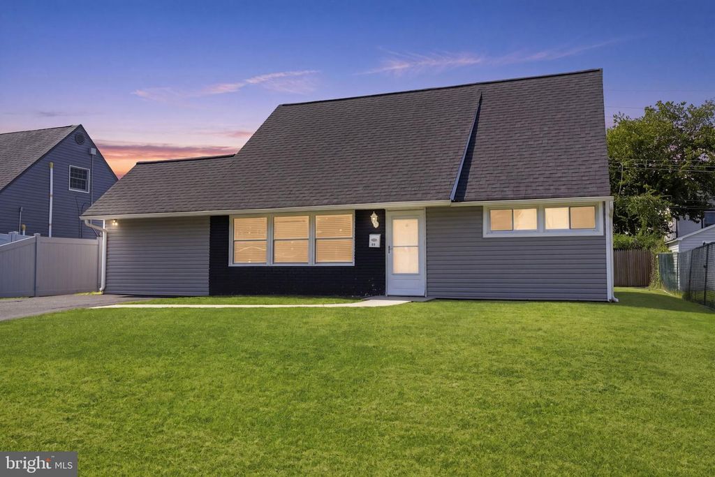 47 MINTLEAF RD, Levittown, PA 19056