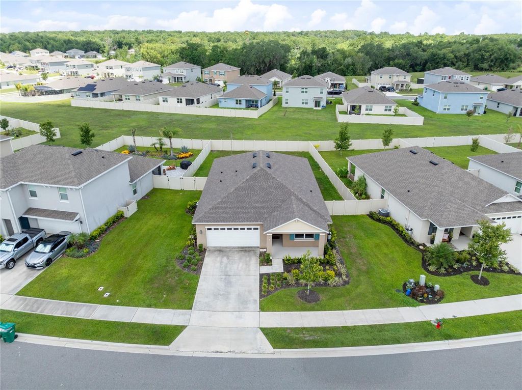 Image 2 of property listing at 5207 MAHOGANY DRIVE, Mount Dora, FL 32757