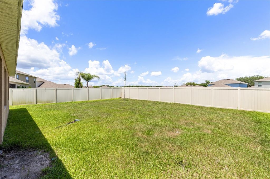 Image 20 of property listing at 5207 MAHOGANY DRIVE, Mount Dora, FL 32757